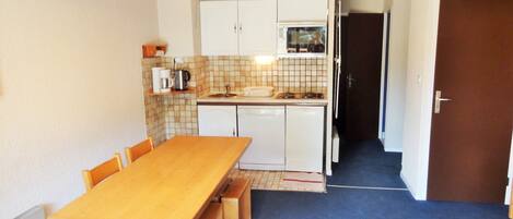 Réfrigérateur, micro-ondes, four, lave-vaisselle