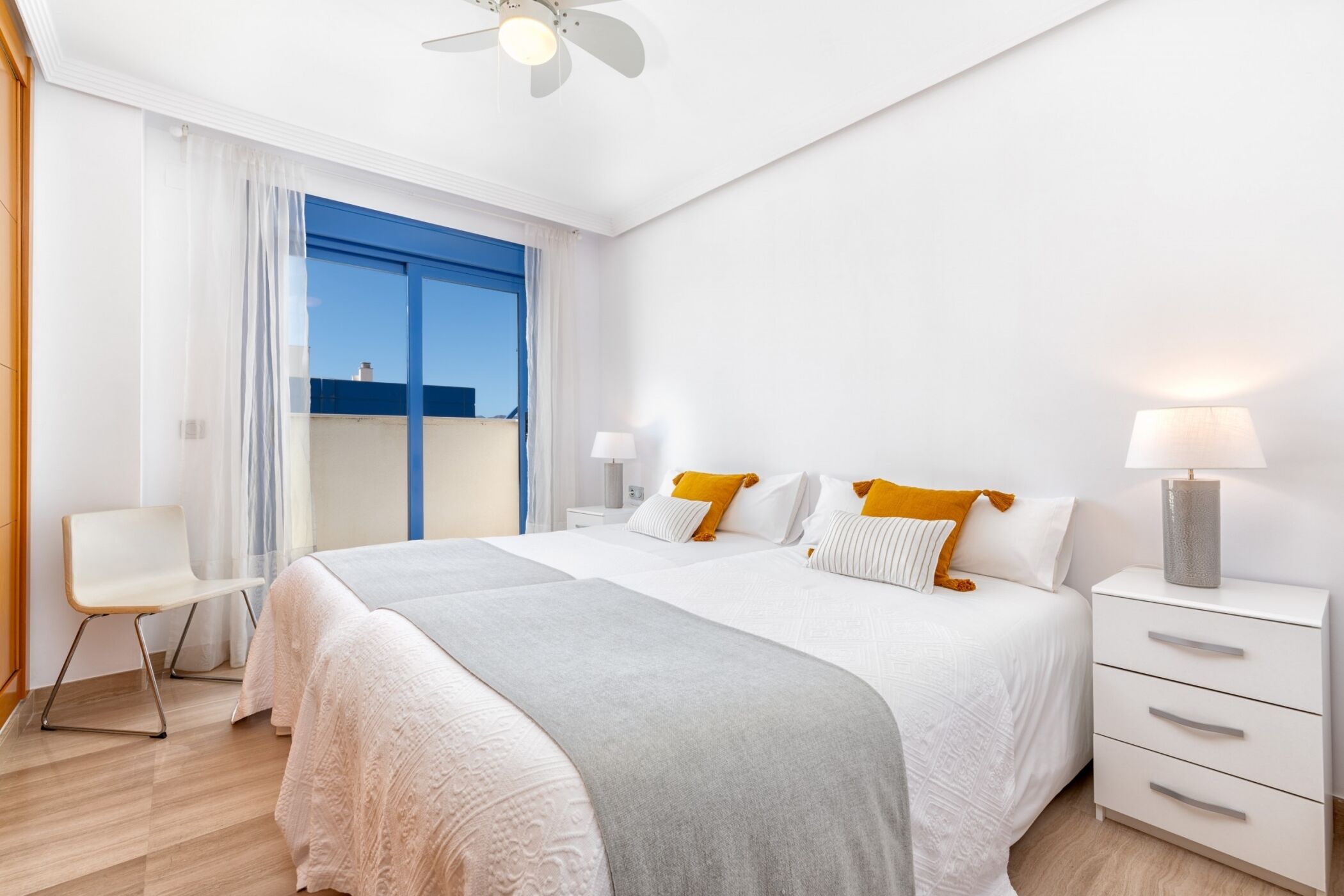 2 chambres, fer et planche à repasser, accès Internet, draps fournis