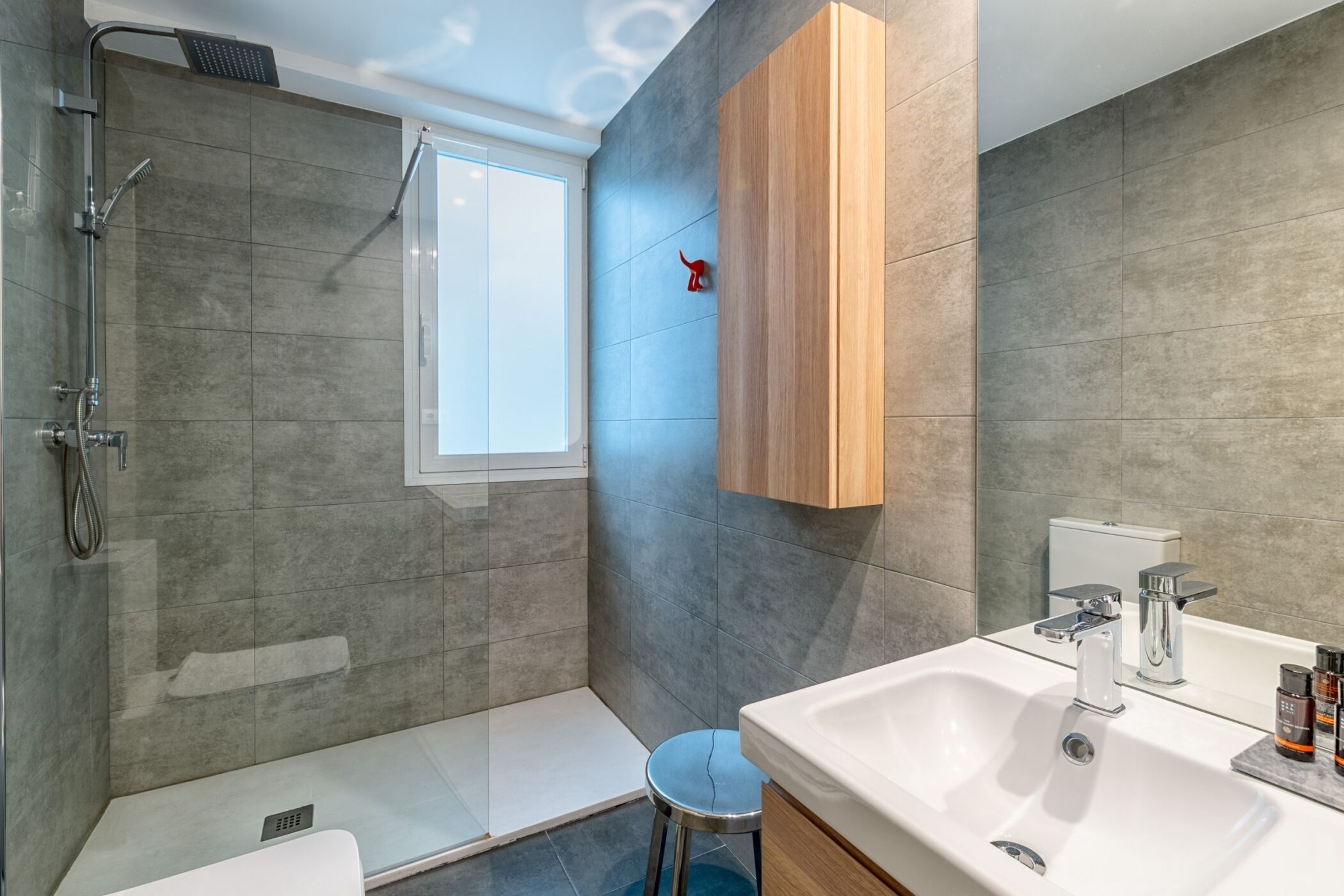 Dusche, Haartrockner, Handtücher