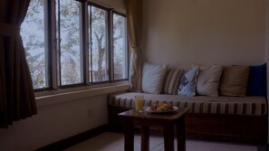 Family Studio Suite | Living area