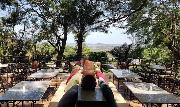 Free daily English breakfast 