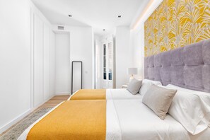 2 bedrooms, iron/ironing board, internet, bed sheets