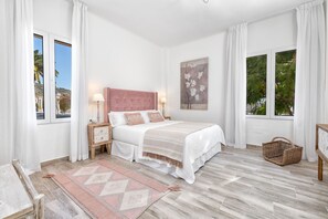 4 slaapkamers, een strijkplank/strijkijzer, internet, beddengoed