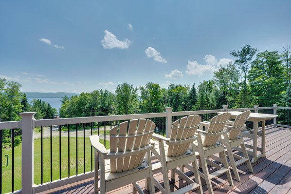 Pittsburg Vacation Rental | 4BR | 2.5BA | 2,900 Sq Ft | Stairs Required - Rustic 3-Story Pittsburg Cabin w/ Lake & Mtn Views (Pittsburg)