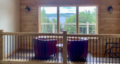 Rustic 3-Story Pittsburg Cabin w/ Lake & Mtn Views