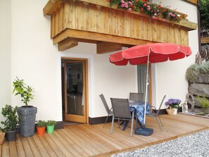 Outdoor dining - Lovely apartment for 6 guests with WIFI, TV and patio (Unterspiss)