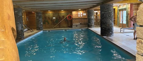 Indendørs pool