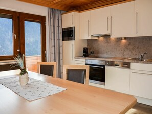 Microwave, oven, dishwasher, toaster - Beautiful apartment for 7 guests with WIFI, TV and balcony (Niederhof)
