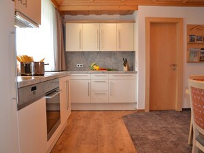 Mikrobølgeovn, ovn, opvaskemaskine, brødrister