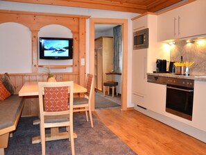 Microwave, oven, dishwasher, toaster - Beautiful apartment for 4 people with WIFI, TV and terrace (Kappl)