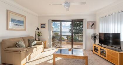 Overlooking Wallis Lake, Renas Court 2