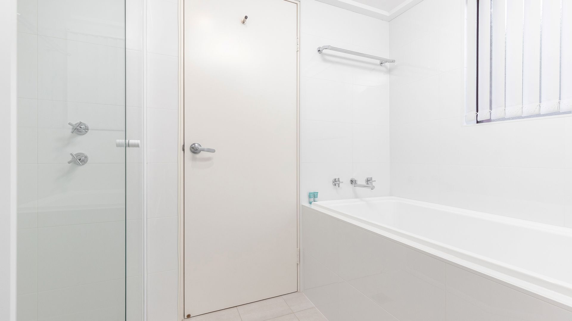 Bathtub, hair dryer