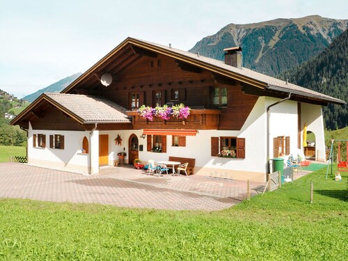 Cosy apartment for 6 guests with WIFI, TV, patio and pets allowed