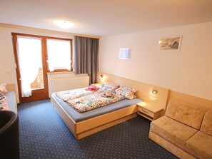 2 bedrooms, travel crib, WiFi - Lovely apartment for 5 people with WIFI, TV, patio and pets allowed (Gaschurn)