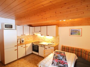 Microwave, oven, dishwasher, high chair - Beautiful apartment for 5 guests with WIFI, TV, patio and pets allowed (Gaschurn)