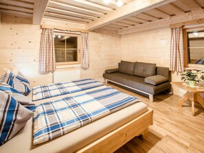 6 bedrooms, travel cot, free WiFi