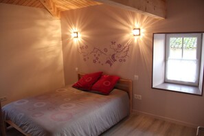 3 bedrooms, iron/ironing board, travel crib, bed sheets