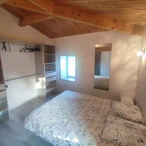 3 bedrooms, iron/ironing board, travel crib, bed sheets