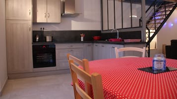 KĂŒhlschrank, Mikrowelle, Ofen, Herdplatte