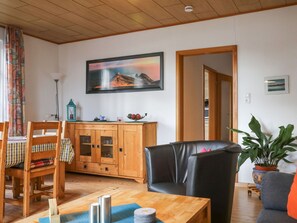 TV, fireplace, DVD player - Lovely apartment for 6 guests with WIFI, TV, patio and pets allowed (Brunsbüttel)