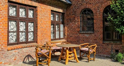 Schöne Wohnung in einem Ferienhaus für 3 Leute mit  W-LAN, TV, Innenhof und Parkplatz