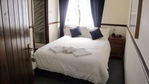 Comfort Double or Twin Room | Blackout drapes, iron/ironing board (on request), cribs (surcharge) - Burnt Mill Cottage (Burnham-on-Crouch)