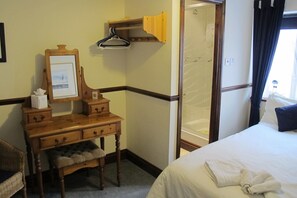 Comfort Double or Twin Room | Blackout drapes, iron/ironing board, cribs/infant beds, rollaway beds - Burnt Mill Cottage (Burnham-on-Crouch)