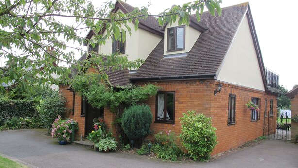 Exterior - Burnt Mill Cottage (Burnham-on-Crouch)