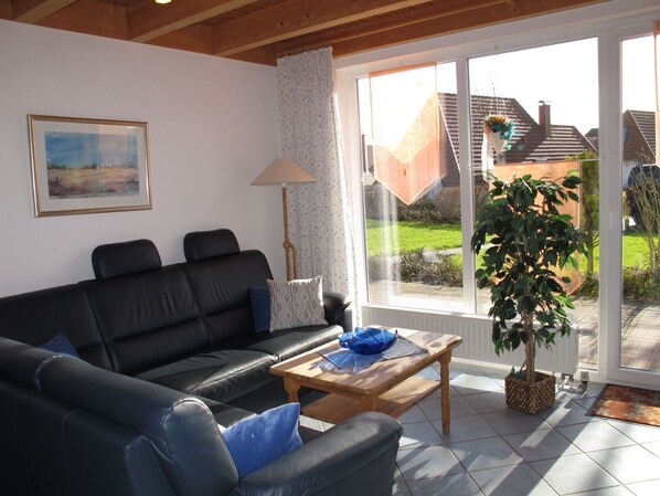 TV - Beautiful apartment in villa for 4 people with TV, terrace and pets allowed (Bremerhaven)