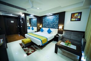 Superior Room | Desk, iron/ironing board, free WiFi, bed sheets