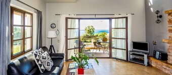 Filon Ktima Beachfront Upscale Villa
