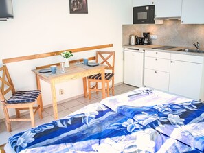 1 bedroom, travel cot, free WiFi - Beautiful apartment for 2 guests with WIFI, TV, balcony and pets allowed (Bremerhaven)