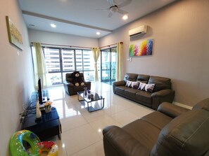 TV - Above Imago Shopping Mall 10 Pax 3 Rooms 2 Bathrooms (River & Slightly Sea View) (Kota Kinabalu)