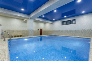 Indoor pool - Michelin Hotel (Tashkent)
