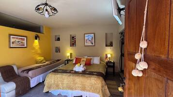 Standard Double Room (Amarilla) | Peralatan tempat tidur premium, gebar bulu kapas, tilam berlapik