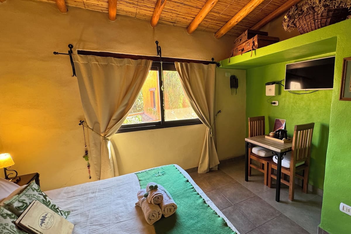 Comfort Double Room (Verde) | Premium bedding, down comforters, pillowtop beds, in-room safe