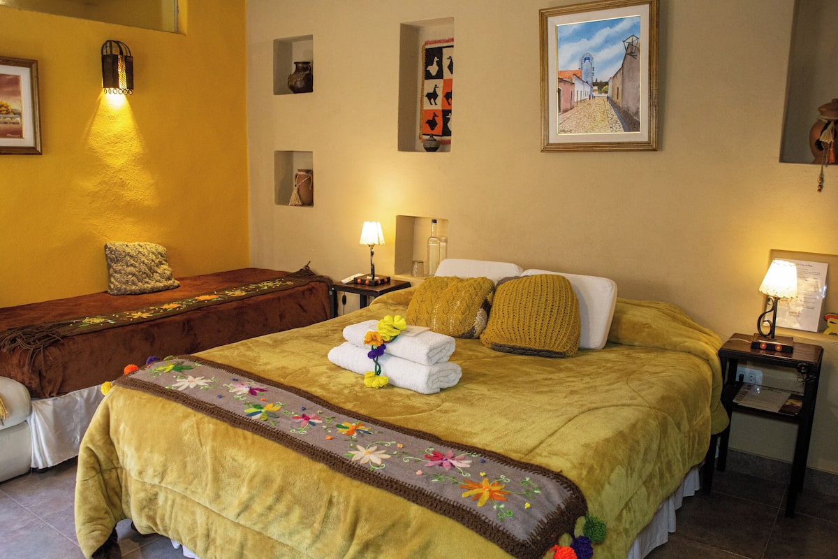 Comfort kamer, 1 twee- of 2 eenpersoonsbedden (Amarilla) | 3 slaapkamers, luxe beddengoed, donzen dekbedden, pillowtop-bedden