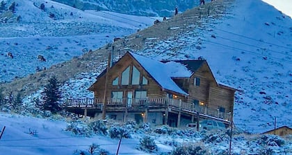 Cabaña personalizada con impresionantes vistas del embalse Buffalo Bill y Carter Mt