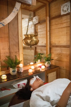 Soins du corps, hydrothérapie, massage en profondeur, massage suédois