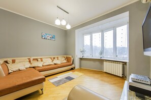 Leilighet – comfort, 2 soverom | Oppholdsområde | Flatskjerm-TV