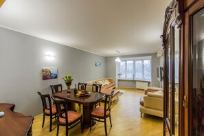 Comfort Apartment, 2 Bedrooms | Living room | Flat-screen TV - Apartment on Khreshchatyk (Kyiv)