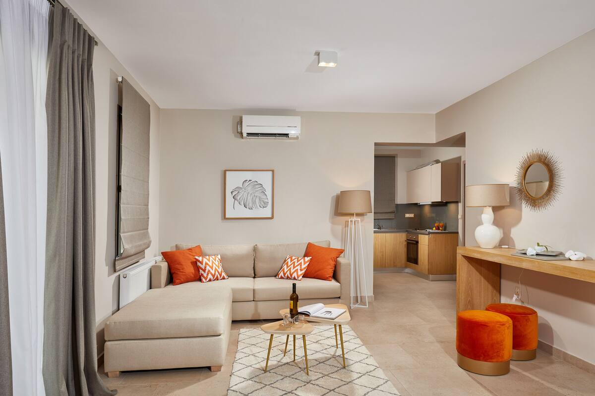Executive Suite | Private kitchen | Coffee/tea maker, fridge, oven, stovetop