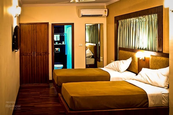 In-room safe, individually decorated, individually furnished, desk - Nexstay Rainbow Business Hotel (Bengaluru)