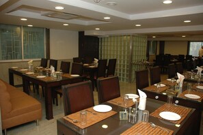 Restaurant - Nexstay Rainbow Business Hotel (Bengaluru)