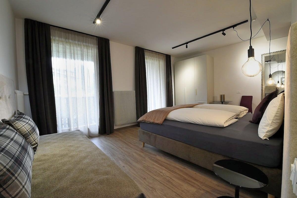 Desk, laptop workspace, free WiFi, bed sheets