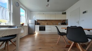 Refrigerador, horno, parrilla de estufa y lavavajillas