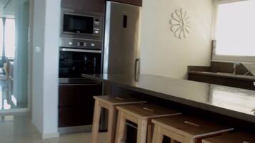 Apartment, 2 Bedrooms | Private kitchen | Fridge, microwave, oven, stovetop