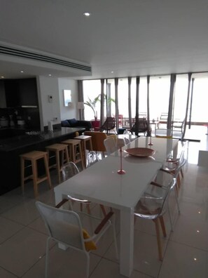 公寓, 2 间卧室 | 客房内用餐