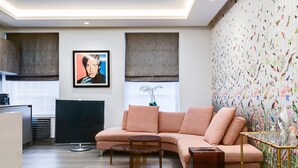 Unclassified image, 5 of 21, button - Soho Designer pad (London)
