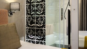 Unclassified image, 4 of 21, button - Soho Designer pad (London)
